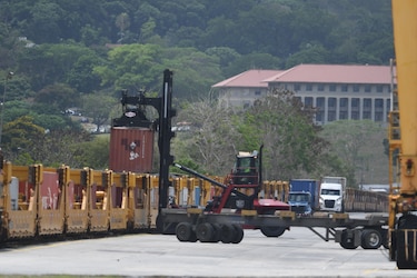 Falta de capacidad en los puertos limita crecimiento del ferrocarril transístmico en Panamá