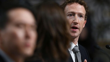 "Puse una foto de mi madre delante de la cámara y me dijo 'gracias por verificar tu edad'", los desafíos que enfrenta Australia para implementar la prohibición del acceso de los menores de 16 años a las redes sociales