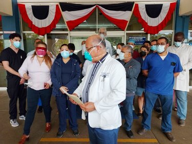 Lau Cortés se reunió con médicos intensivistas; galenos se quejan de la Contraloría 