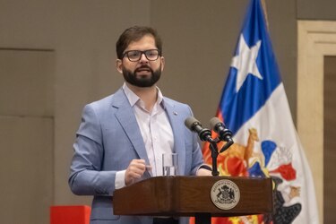 Boric promulga ley que reduce la jornada laboral de 45 a 40 horas semanales
