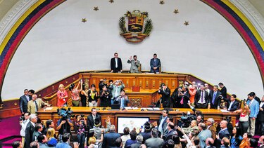 Asamblea instala a diputados vetados por el chavismo