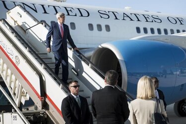 John Kerry llega a Bagdad para conversaciones con líderes iraquíes
