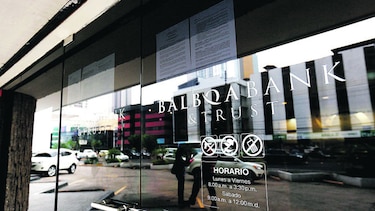 Clientes de Balboa Bank se organizan