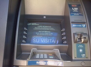 Bolsa de Valores suspende negociación de Banco Universal