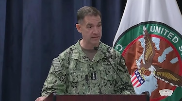 Estados Unidos dice que atacó un portaaviones de drones en Irán y que mantiene gran fuerza militar