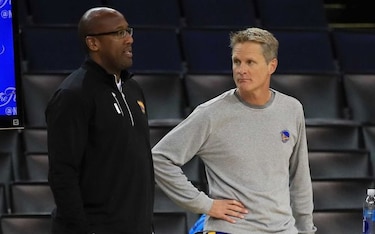 Steve Kerr está mejorando, pero sigue en duda su regreso al banquillo de los Warriors