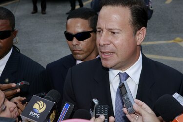 Juan Carlos Varela pide que se revise la Ley 74