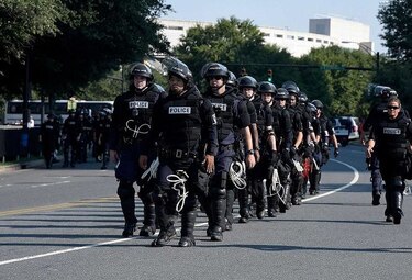 Nuevas marchas en Charlotte tras difundirse videos policiales de muerte de un afroamericano