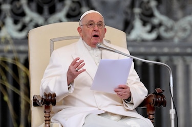 El papa está ‘estable’ y presenta ‘una ligera mejoría’ en su sexto día de hospitalización