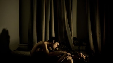 Una foto de una pareja homosexual en Rusia gana el World Press Photo