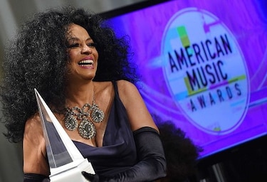 AMAs: 'Despacito' gana colaboración, Fonsi lo dedica a Puerto Rico