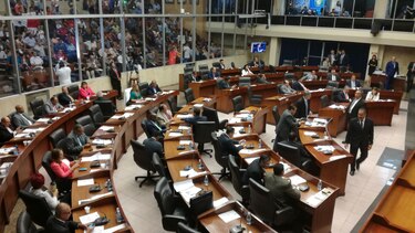 Asamblea rechaza las designaciones de Moore y Tovar de Zarak como magistradas