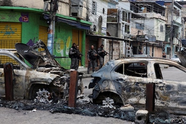 Las impactantes imágenes de las favelas de Río tras el megaoperativo policial contra Comando Vermelho que dejó más de 100 muertos