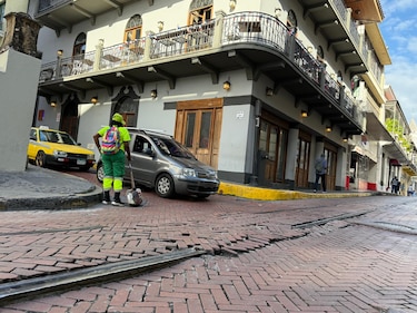 Residentes y empresarios del Casco Antiguo denuncian meses de baja presión y falta de agua