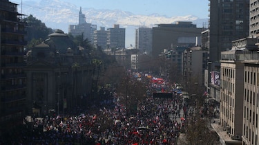 Multitudinaria marcha en Chile contra el sistema de pensiones