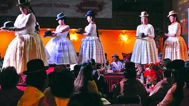 Moda de cholitas llega a Nueva York