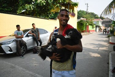 A pie, en balsa y con un perro, una travesía por ocho países para llegar a Estados Unidos
