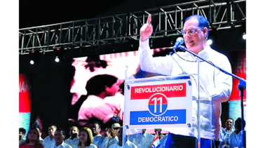 González asume cargo en el PRD