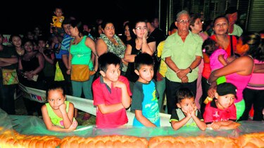 Disfrutan de la rosca de los Reyes Magos