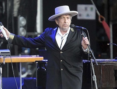 Bob Dylan recibe su premio Nobel de Literatura en Estocolmo
