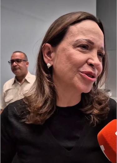 María Corina Machado llegó a Panamá y se reunirá con Mulino