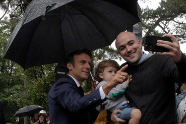 Elecciones legislativas asestan un revés a Macron en Francia