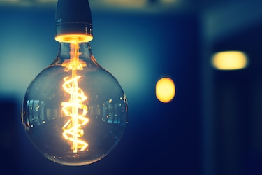 Luz para el bolsillo: cómo reducir costos y mejorar el sistema eléctrico