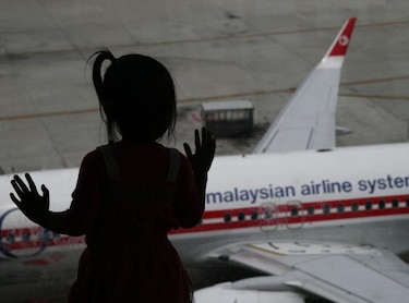 Malasia delibera con expertos sobre custodia de cajas negras del avión desapar