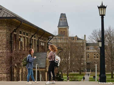 El presunto caso de violación múltiple en una fraternidad que sacude a la prestigiosa Universidad de Cornell