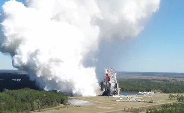 Exitosa prueba de la NASA para lanzar un gigantesco cohete a la Luna
