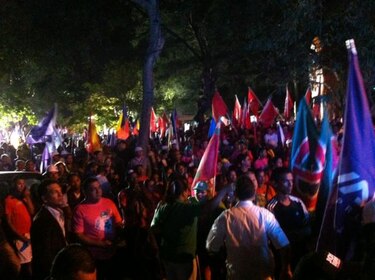 Candidatos se lanzan 'pullas' en debate de la Cámara de Comercio