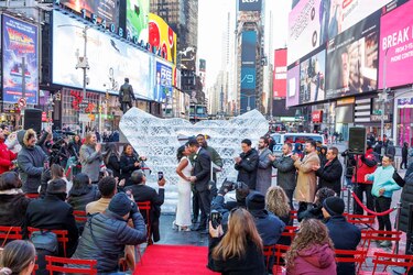 San Valentín en Times Square: bodas, pedidas de mano y renovación de votos de amor eterno