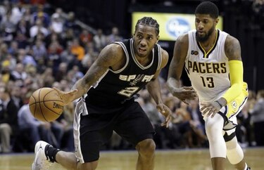 Leonard guía magistralmente a los Spurs en triunfo sobre Pacers