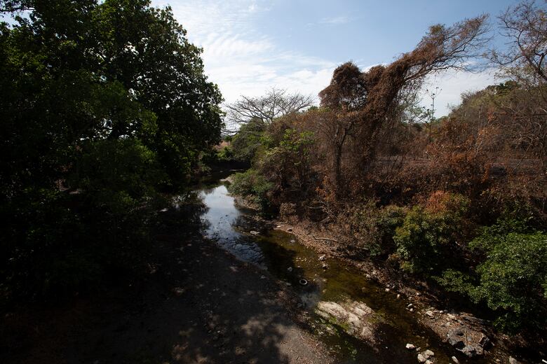 El agua llega limpia, pero el río La Villa está contaminado: el complejo caso de Azuero