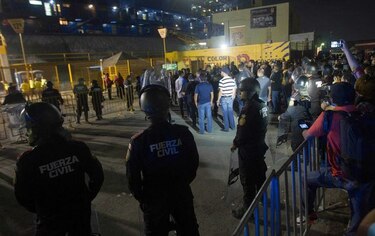 Violencia mancha el clásico de Monterrey en fútbol mexicano