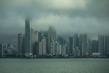 Emiten aviso de vigilancia por lluvias; se espera la incursión de la onda tropical 19