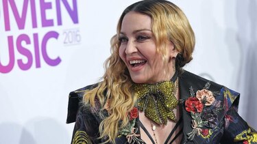 Madonna rechaza los reproches que recibió por la edad de sus amantes