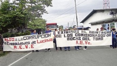 Educadores cierran calles de Changuinola