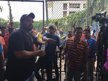 Autoridades y arrendatarios del Mercado de Abastos conversan sobre traslado a MercaPanama