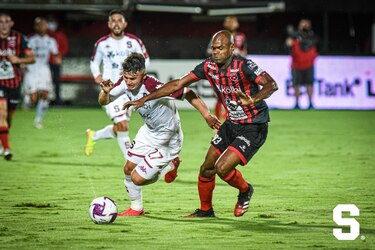 Saprissa acaricia el título, pero Machado no se rinde