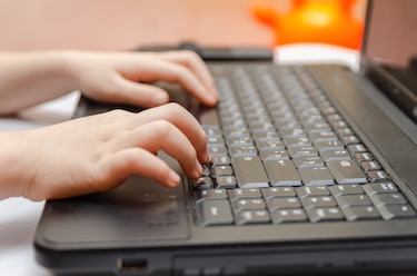 Licitación de laptops del Meduca: consorcio reclama decisión de comisión evaluadora