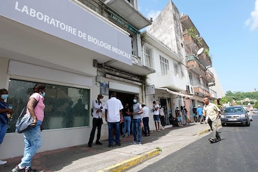 Las Antillas francesas en alerta roja por ‘grave’ rebrote de la Covid-19