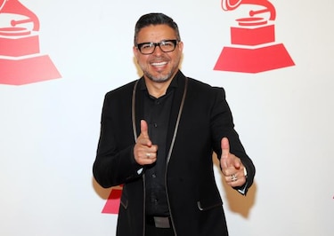 Luis Enrique vence a Rubén Blades en el Grammy Latino