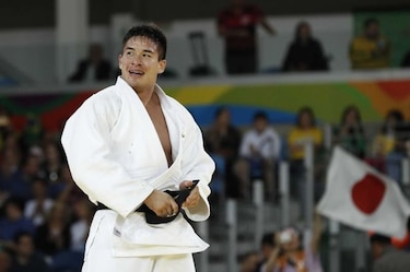 Mashu Baker gana tercer oro para Japón en judo