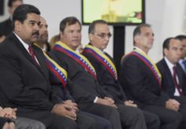 Maduro condecora a los cinco agentes cubanos liberados por EU