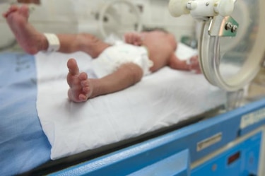 Proponen ley para pensionar a familiares de niños que murieron por heparina