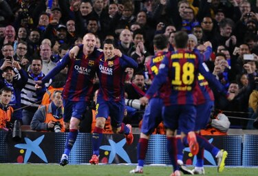 Barcelona vence al Real Madrid y se aleja en la liga