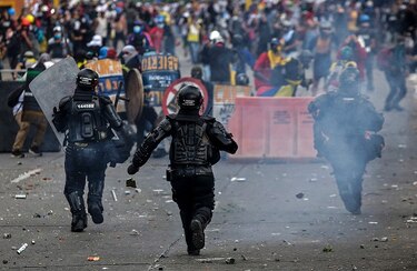 Gobierno de Colombia presenta reforma de la policía, cuestionada por abusos