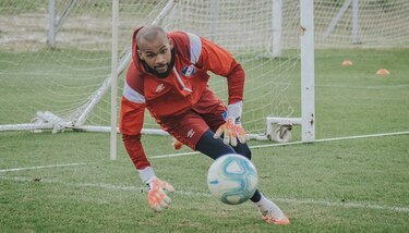 Manotas Mejía tapó un penal en su primer amistoso después de cuatro meses sin fútbol