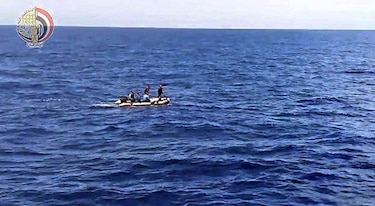 Siguen buscando las cajas negras del avión de EgyptAir
